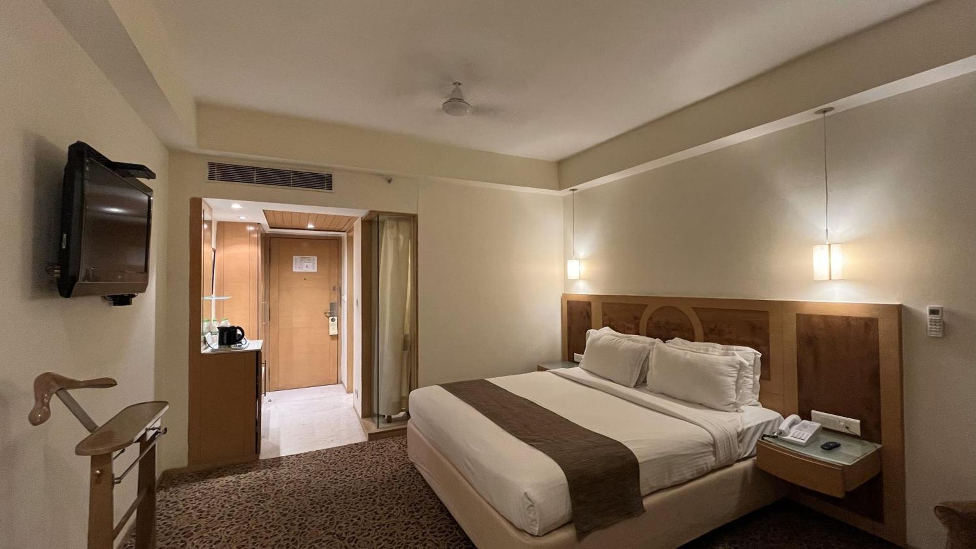 Katriya Hotel And Tower Hyderabad Exterior foto