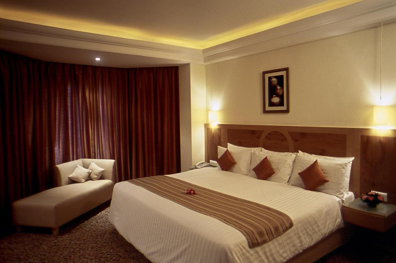 Katriya Hotel And Tower Hyderabad Exterior foto